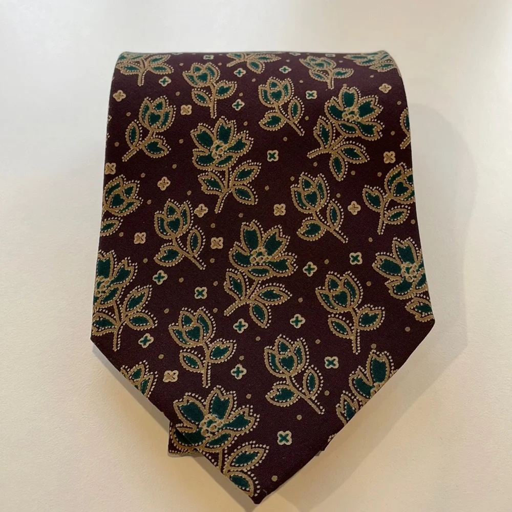 Giorgio Armani Cravette Vintage Men’s Silk Tie. Burgandy w/flowers. EUC